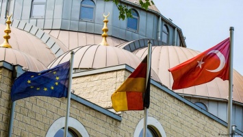 Немецкие политики требуют прекратить поддержку Эрдогана в мечетях Германии