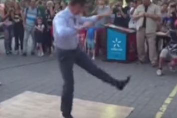 Курьезы недели: Танцующий Ляшко, хитромудрый Медведев, Захарченко-галактикос и нелетучий голландец