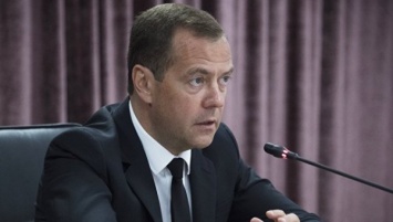 Медведев похвалил железнодорожников за внедрение инноваций
