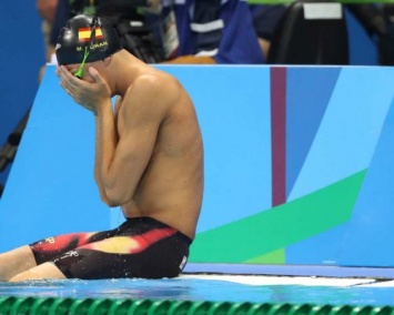 Судьи на Олимпиаде сжалились над расплакавшимся пловцом