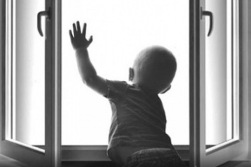В Херсоне из окна выпал годовалый ребенок