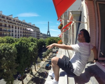 Киркоров прогулялся по крыше отеля в Париже