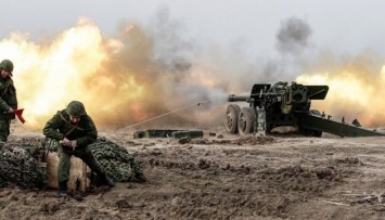 АТО: враг обстреливал из тяжелой артиллерии Павлополь, Луганское и Майорск