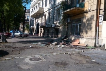 В центре Одессы обрушились три балкона