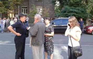 У Администрации президента начался пикет во главе с Савченко