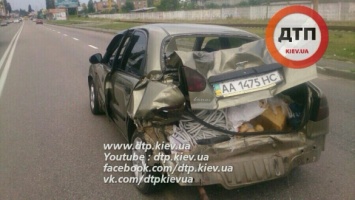 Под Киевом пьяная женщина-водитель внедорожника врезалась в авто с 5 людьми