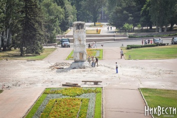Постамент Ленина за 200 тысяч демонтировала фирма, связанная с депутатом от «Нашего края»