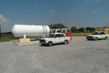 На трассе Мариуполь-Мангуш появилась незаконная газовая заправка (ФОТО)