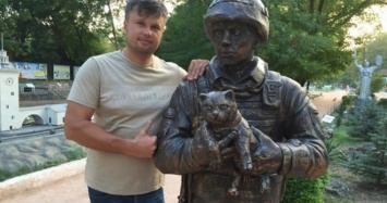 В оккупированном Крыму обновили памятник солдату с котом (ФОТО)