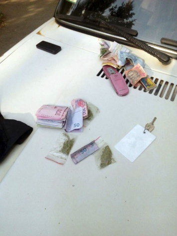 В Кривом Роге задержали наркоторговца с 10-ю пакетиками марихуаны (фото)
