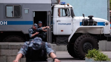 Оккупанты в Крыму досматривают автобусы на блокпостах