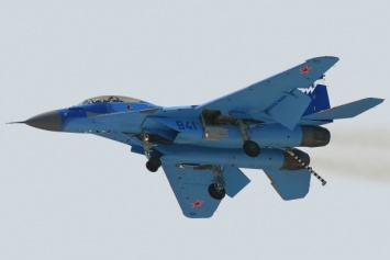 На палубу авианосца "Адмирал Кузнецов" впервые совершил посадку истребитель МиГ-29КР