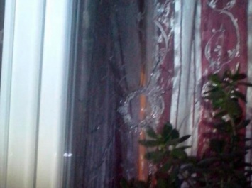 Запорожец обстрелял окна квартиры