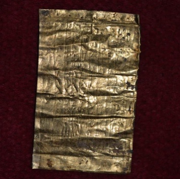 Археологи нашли в римских гробницах «золотые проклятия»