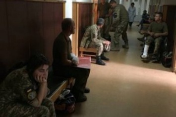 В Харьковский военный госпиталь привезли более 20-ти бойцов из зоны АТО