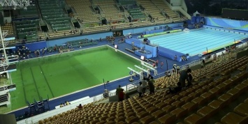 Вода в олимпийском бассейне для прыжков в Рио позеленела