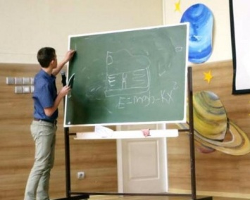 Школьник из Новосибирска придумал туфли-электростанции для ловцов покемонов