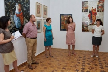 В Симферопольском художественном музее представлена выставка «Из Варяг в Греки» (ФОТО)