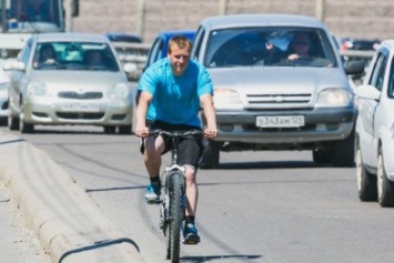 В Чернигове просят обязать велосипедистов сдавать на права