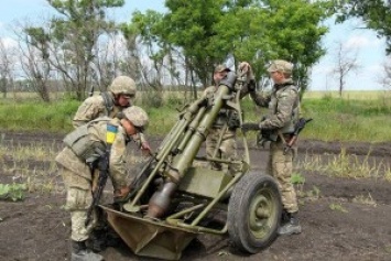 Штаб АТО: оккупанты 67 раз обстреляли позиции ВСУ за сутки с применением тяжелой артиллерии, бронетехники и беспилотников
