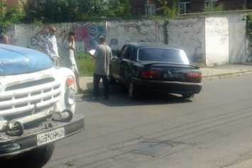 ДТП в Кропивницком: грузовик столкнулся с "Волгой". ФОТО