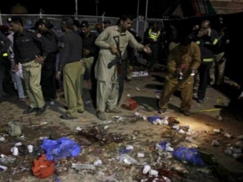 Взрыв произошел в Пакистане, ранены 13 человек
