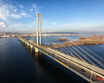 Блогеры в бешенстве: Южный мост ремонтируют три человека (ФОТО)