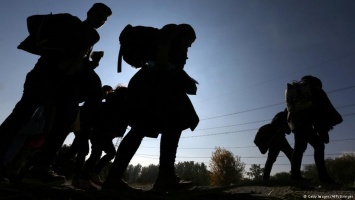 Опрос: Почти половина европейцев выступает за закрытие границ для беженцев