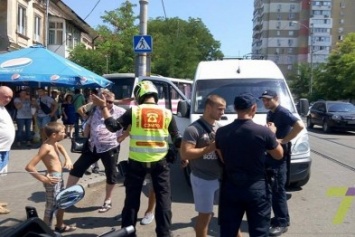 В Одессе маршрутчики напали на мотоциклистов (ФОТО)