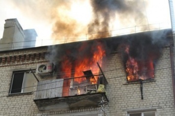 До приезда спасателей криворожане смогли погасить пожары в электрощитовых и воспламенившуюся газовую трубу