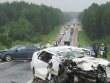 На России Volkswagen вытолкнул Соболь на встречную Приору - погибло две женщины, 12 человек травмировано. ВИДЕО