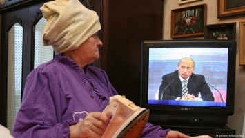 Опрос: Россияне верят телевизору, но не чиновникам