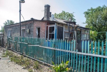 Опубликованы фото последствий обстрела Петровского района Донецка