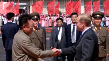 В Петербурге открыли мемориальную доску Ким Чен Иру