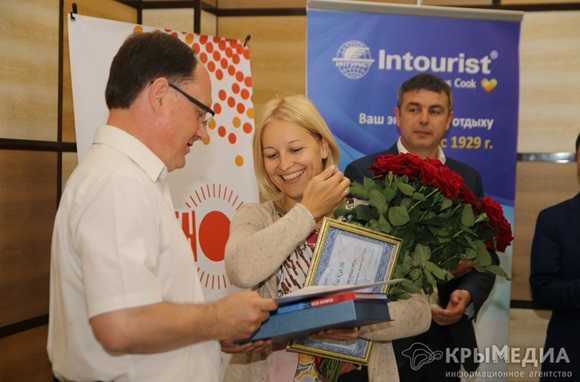 Миллионная туристка прибыла в Крым из Санкт-Петербурга (ФОТО)