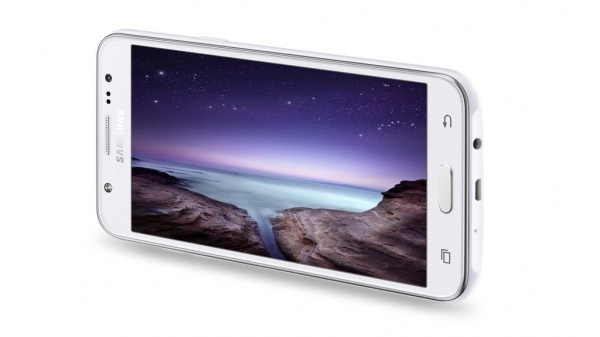 Samsung выпустил смартфоны J5 и J7 с фронтальными вспышками
