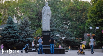 Николаевцы совершили историческую прогулку по Соборной периода ее основания и расцвета