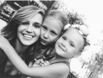 Глюкоза опубликовала в Instagram счастливое фото с дочерьми
