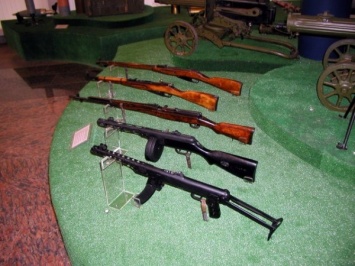 Прокуратура нашла в краеведческом музее незаконные пистолеты и копья