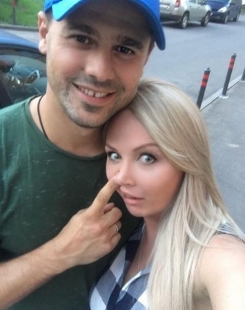 Дарья Пынзарь опубликовала странное селфи с супругом