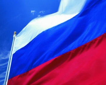 Российская спортсменка нашла у своего номера сорванный и связанный в узел флаг РФ