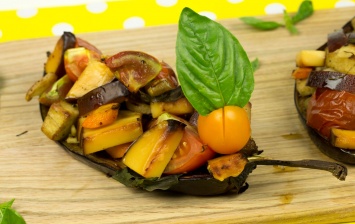 Запеченный сицилийский баклажан с овощами и тофу