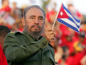 Фидель Кастро на свое 90-летие получил в подарок 90-метровую сигару