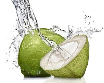 Специалисты рассказали о пользе употребления кокосовой воды