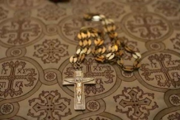 Настоятеля Свято-Покровского храма Херсона сообщил, что на священника в Чаплинском районе было совершено нападение