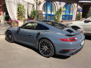 Очередной новый Porsche 911 за 3 миллиона засветился в Киеве