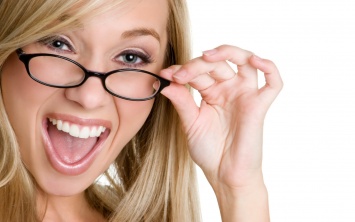 Ученые из Оксфорда изобрели очки с настраиваемыми линзами