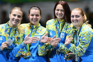 Что означают аббревиатура А.Б и сердечки на ладонях украинских медалисток в Рио