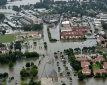 Историческое наводнение в США: есть погибшие и пропавшие (ФОТО, ВИДЕО)