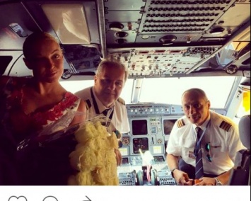Анастасия Волочкова залезла в кабину пилотов самолета